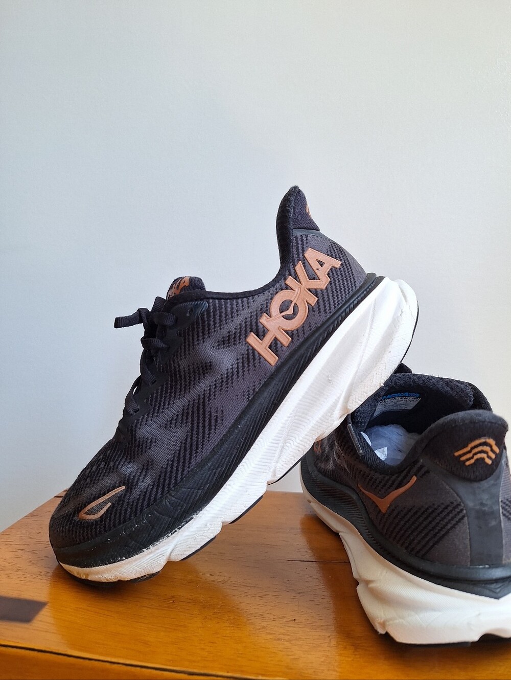 Hoka Clifton 9  Black/Rose Gold  Women's Size 7.5B - Picture 5 of 16